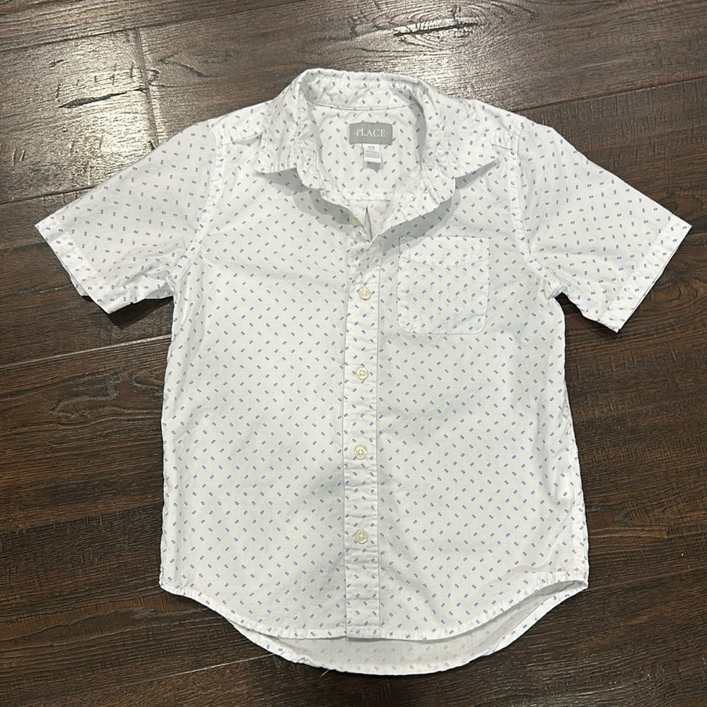 Children’s place boys size 7/8 button down short sleeve shirt worn once!